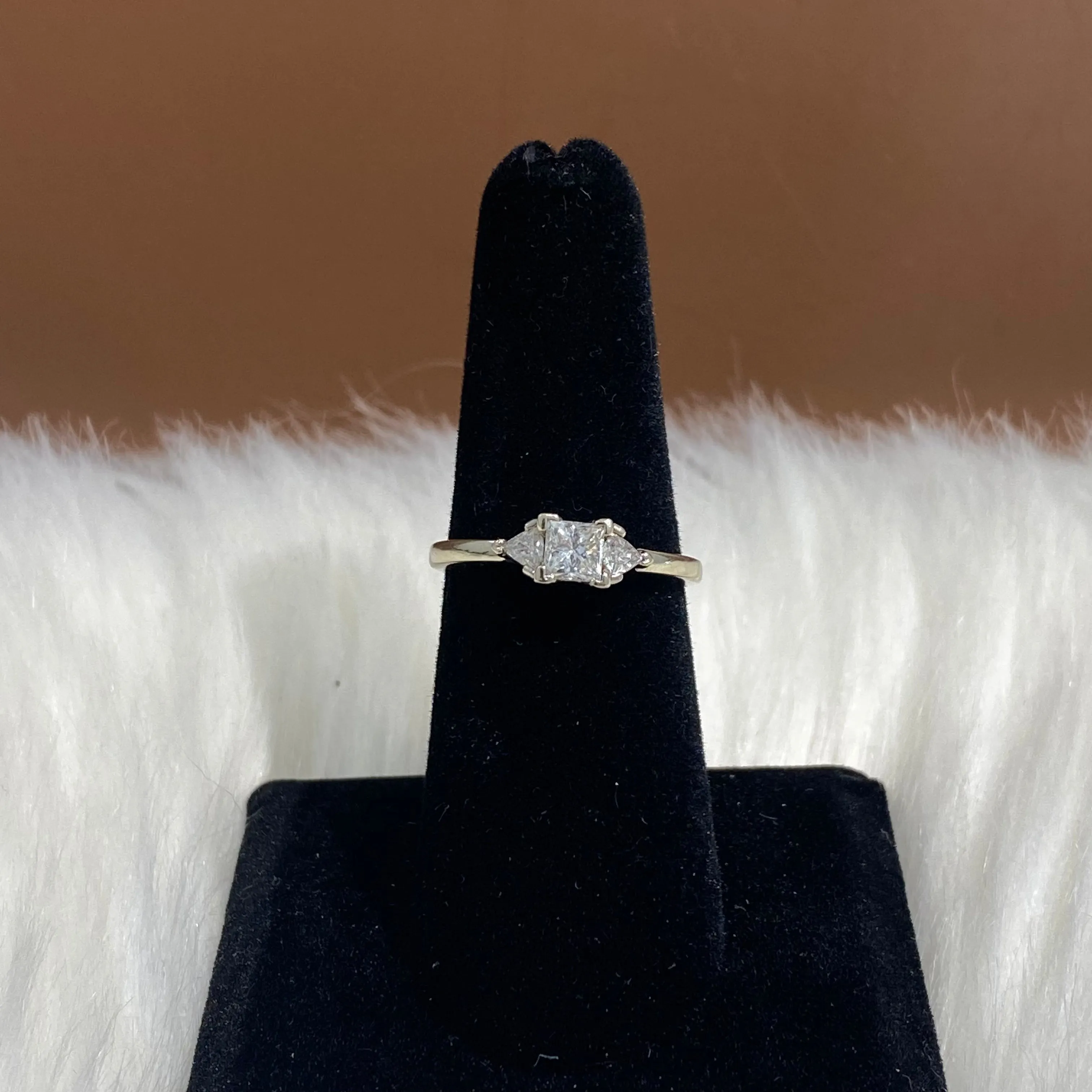 14K White Gold Luxury Engagement Ring With Zircons / 3gr / Size 6.5