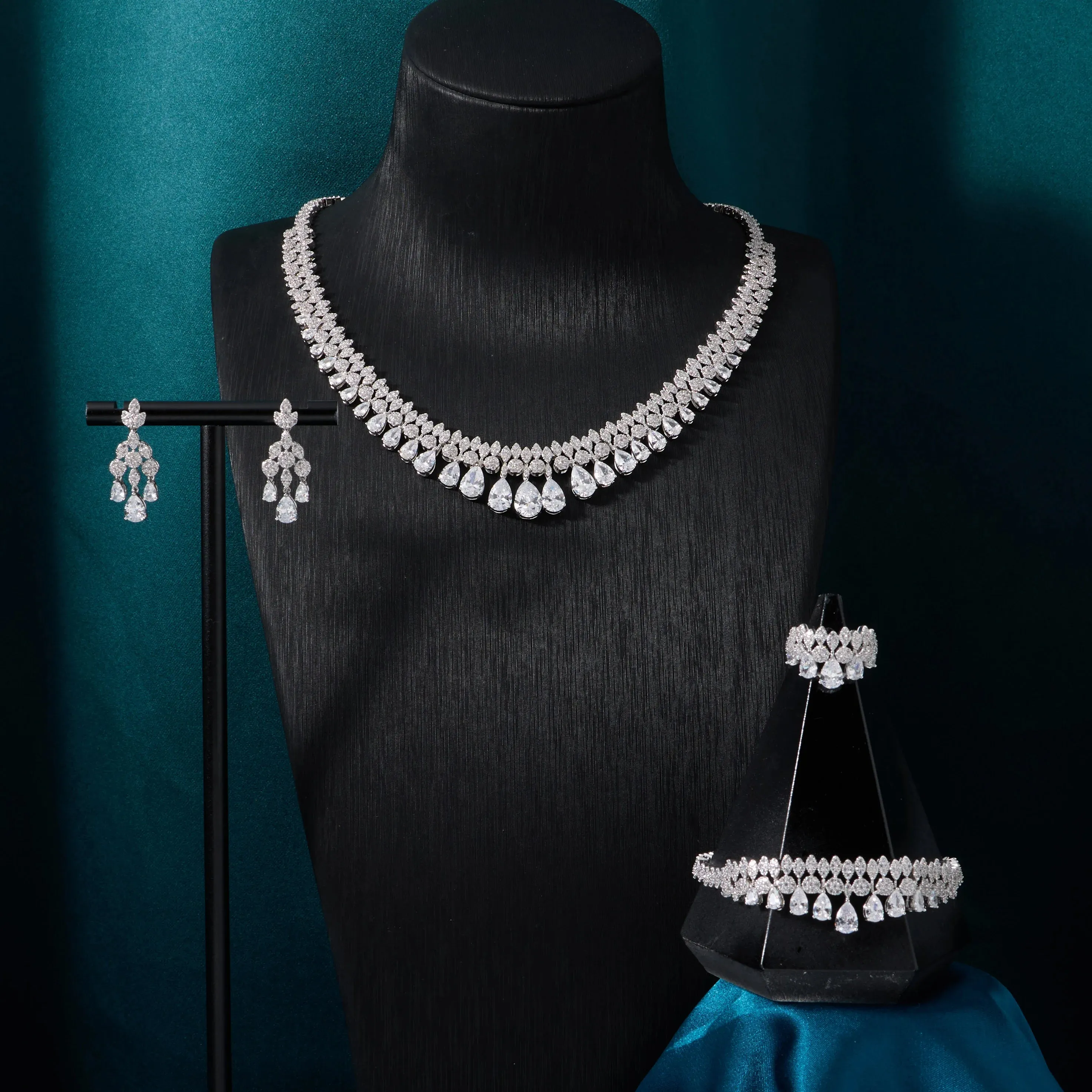 Elegant Design Jewelry Set