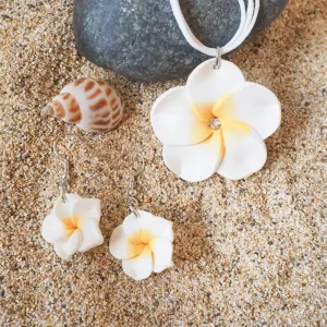 Flirty Plumeria White Pendant Hawaiian Necklace