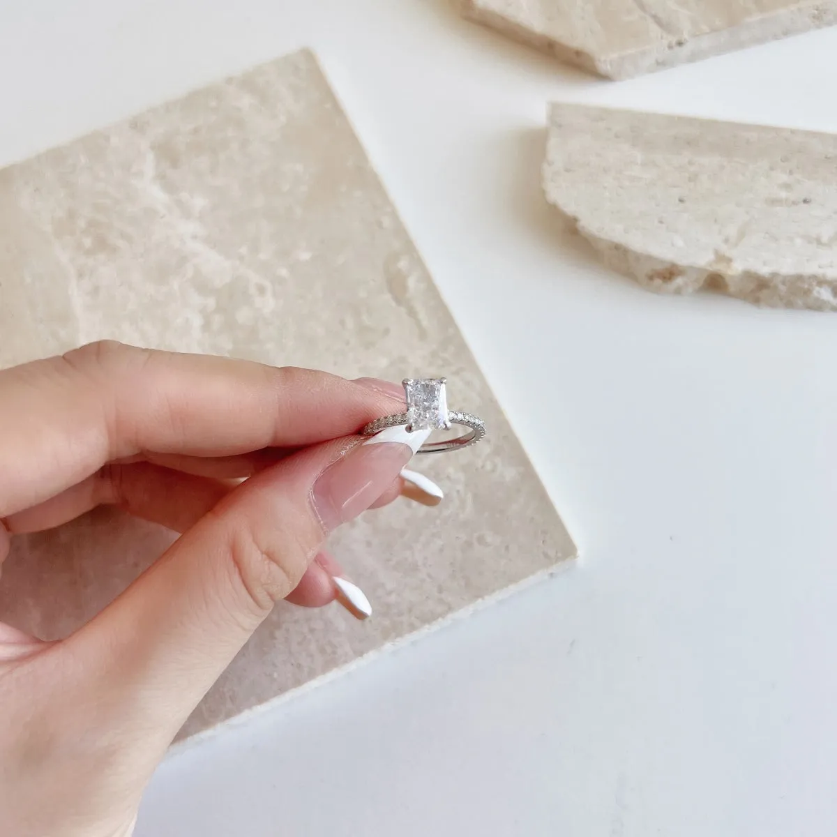 [Goodv]2.0 Carat Dazzling Sparkling Radiant Cut Party Ring