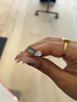 Green/ diamonare rings