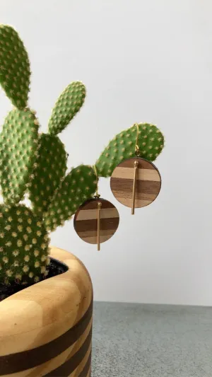 Round Zebra Wood with Hardware