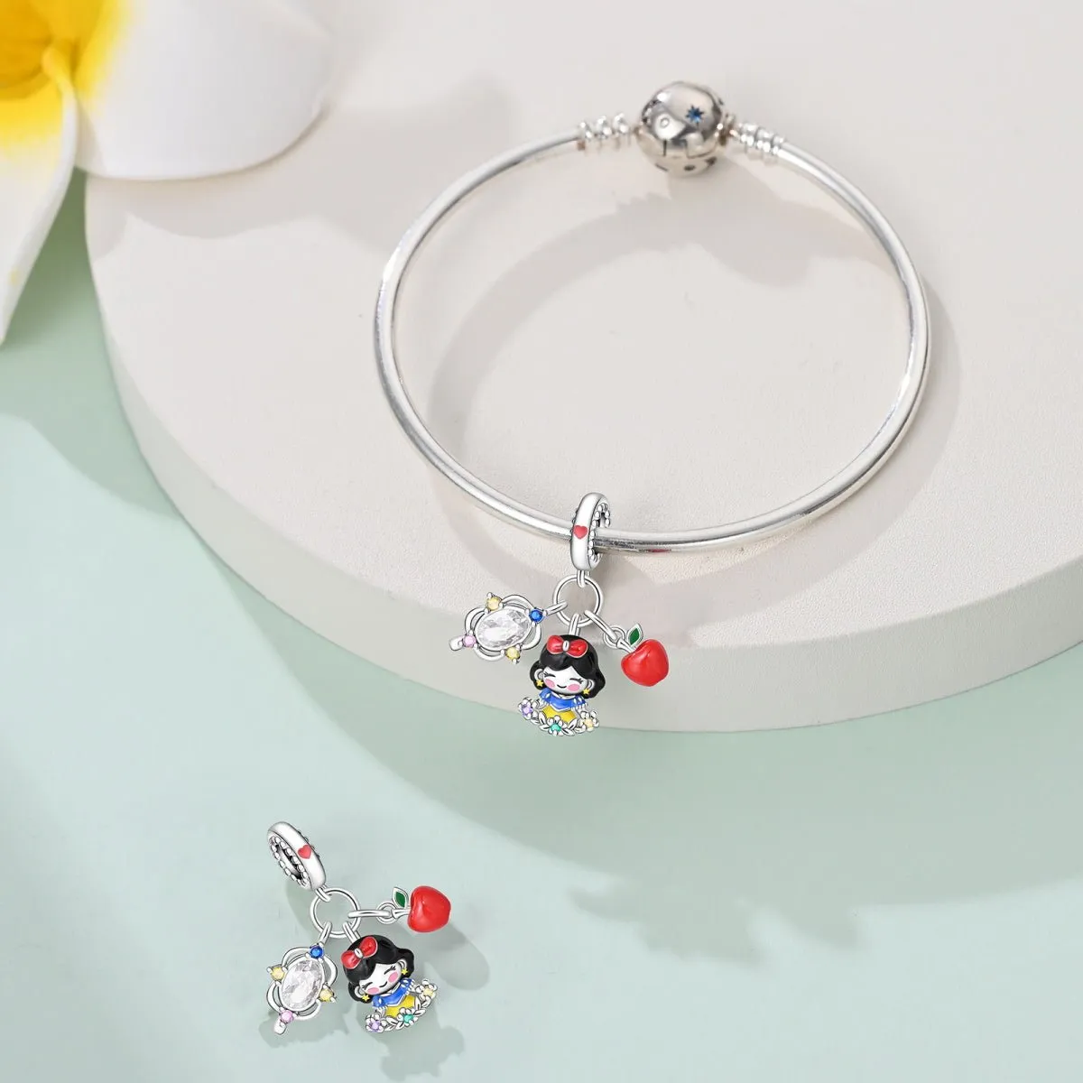Snow White with Apple, Mirror, & Flower Dangle Charm