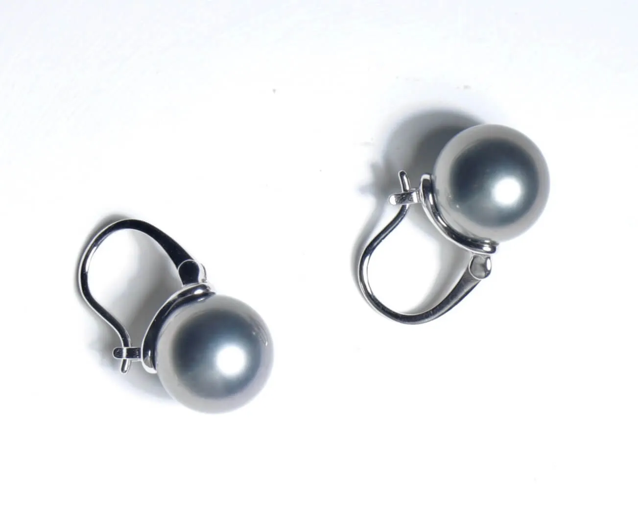Urban Elegance 11.3mm Tahitian Pear Earrings